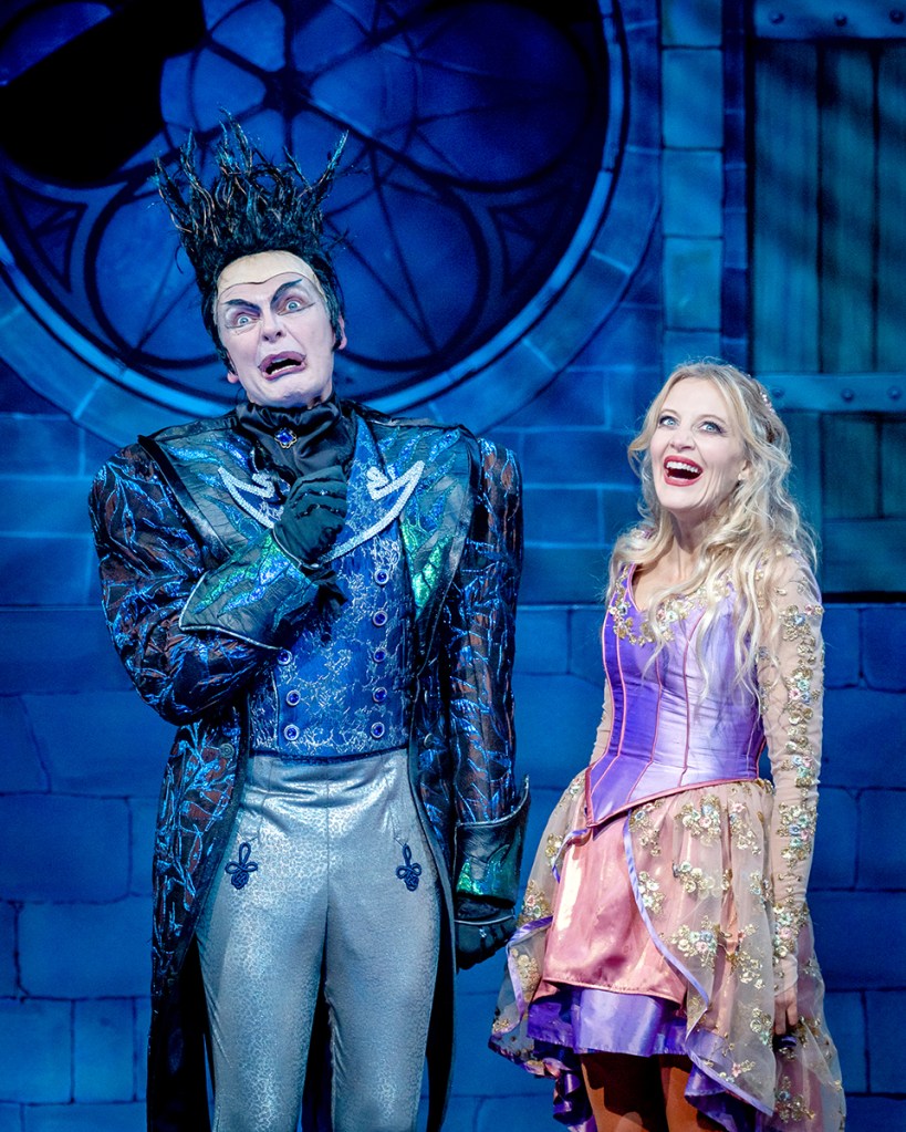 David Leonard &amp; Suzy Cooper in Sleeping Beauty at York Theatre Royal. Photo Robling Photography