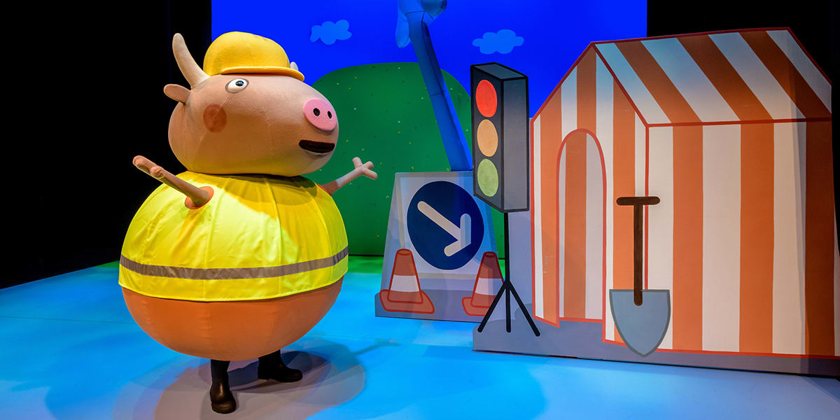 2x1Mr_Bull_-_Peppa_Pig_s_Best_Day_Ever_-_Photos_by_Dan_Tsantilis_yd33yy